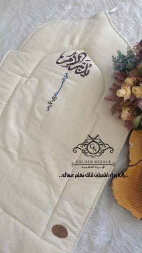 سجادة المحراب يدبر الأمر