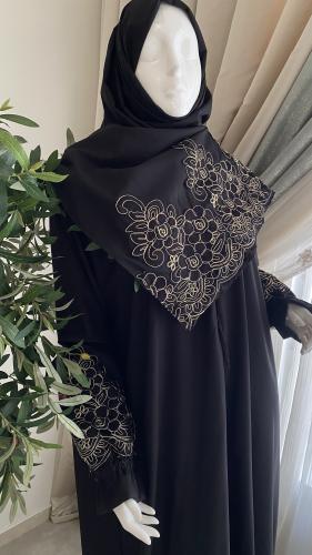 لباس بطرحة أسود