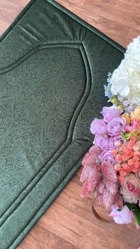 سجادة صلاة بلون أخضر حجم كبير