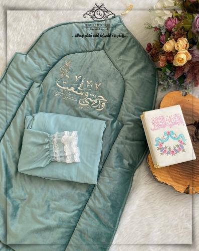 طقم صلاة بلباس بطرحة