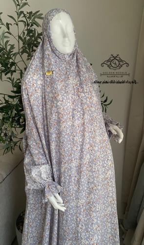 لباس صلاة عادي بدون سجادة ومصحف