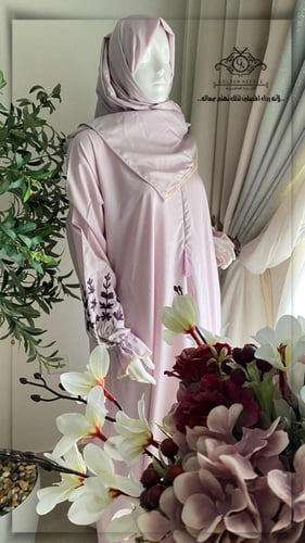 لباس صلاة بطرحة مطرز زهره اللافندر