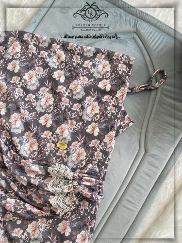 لباس صلاة عادي بلا سجادة وبلا مصحف