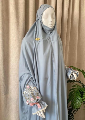 لباس صلاة عادي مطرز بتطريز بمنتهى الجمال