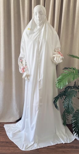 لباس صلاة عادي مطرز بمنتهى الجمال سكري