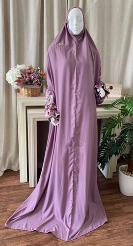 طقم صلاة بلباس موديل عادي مطرز وسجادة المحراب