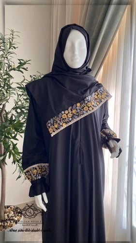 لباس بطرحة أسود