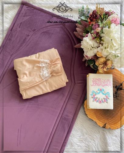 طقم صلاة بلباس بطرحة