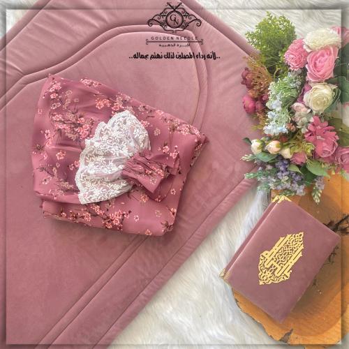 طقم صلاة بلباس موديل عادي مطرز وسجادة صلاة