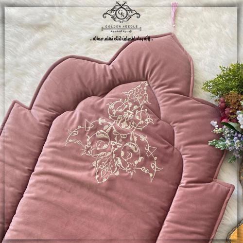 سجادة المحراب المميزة بتطريز إسلامي فاخر