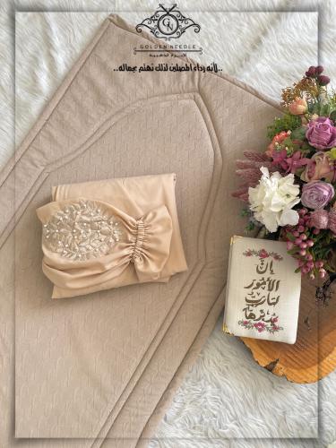 طقم صلاة بلباس بطرحة