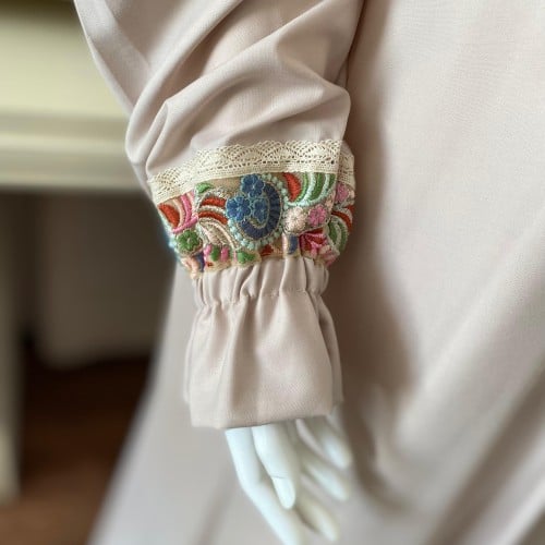 لباس صلاة بطرحة بلون بيج