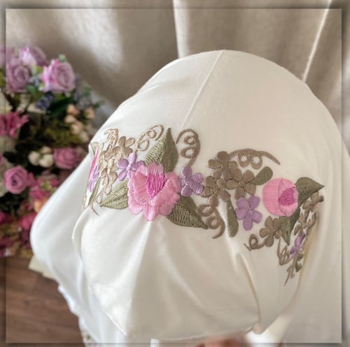 طقم صلاة بلباس موديل عادي مطرز