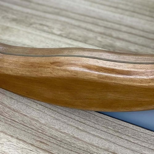 مرآة جدارية بتصميم عصري بإطار خشبي فاخر