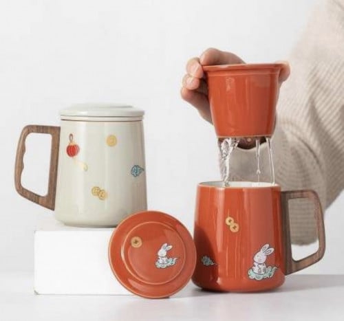 كوب مع مصفاة