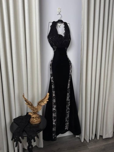 فستان سهره أسود مخمل بتفاصيل دانتيل راقية