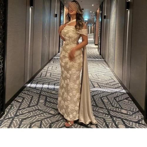 فستان سهرة بيج مطرز بتصميم أوف شولدر