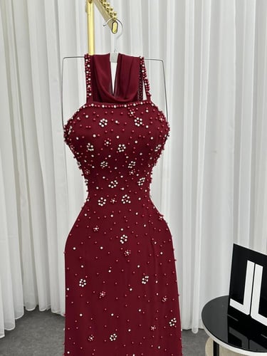 فستان عنابي سهره مطرّز بلمعة راقية