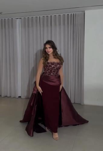 فستان سهرة عنابي مطرز ترتر مع ذيل ساتان