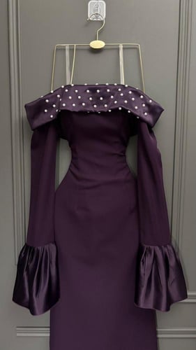 فستان سهرة بنفسجي أوف شولدر مرصع باللؤلؤ