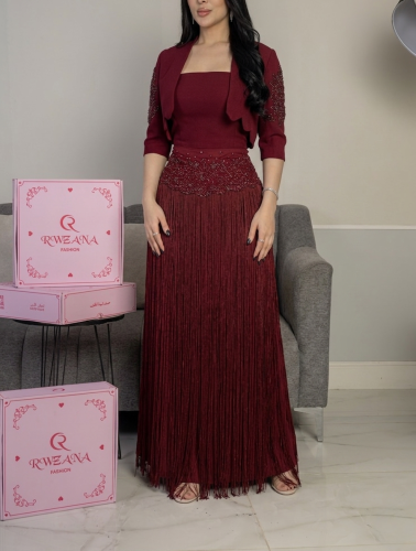 فستان سهرة عنابي بأهداب وتطريز خصر