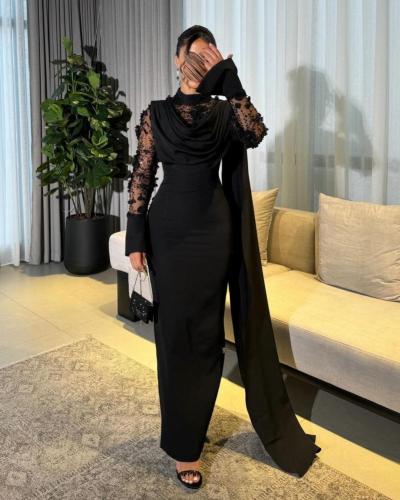 فستان سهرة أسود راقٍ بأكمام دانتيل فاخرة