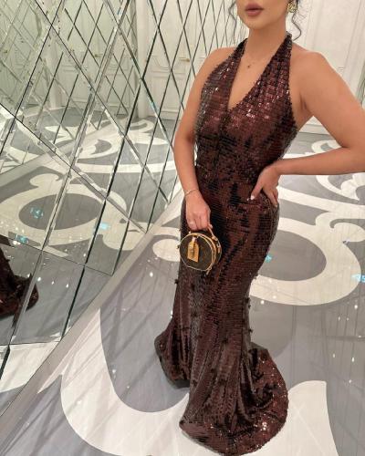 فستان سهرة بني لامع بقصة هالتر وتطريز ترتر فاخر