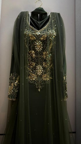 جلابية سهرة خضراء بتطريز ذهبي فاخر