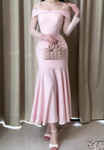 فستان "روز لافندر" ميدي بقصة حورية وأكمام