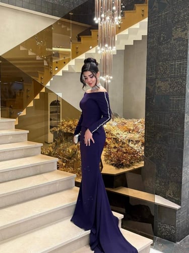 فستان سهرة بنفسجي أوف شولدر بذيل طويل