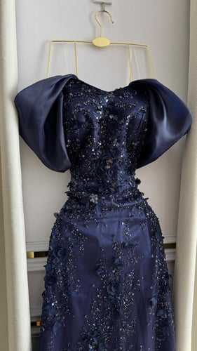 فستان سهرة كحلي فاخر مطرز بالترتر والورود