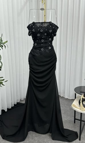 فستان سهرة أسود كورسيه مرصع بالكريستال