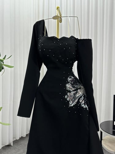 فستان سهرة أسود بقصة قلب وشق جانبي أنيق | فساتين س...