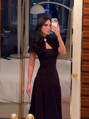 فستان “ليالي رويال” ميدي بقصة كاب أنيقة