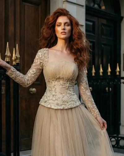 فستان سهرة ذهبي ملكي بتطريز فاخر وأكمام دانتيل