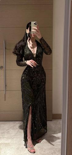 فستان سهرة أسود مطرز بلمسات فاخرة