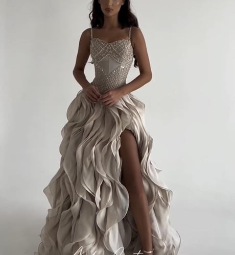 فستان سهرة شامبين مرصع بكورسيه وشق