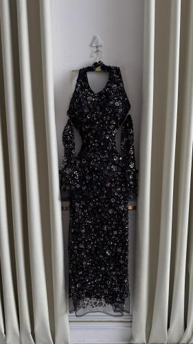 فستان سهرة أسود مطرز بالترتر الفاخر