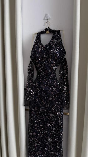 فستان سهرة أسود مطرز بالترتر الفاخر