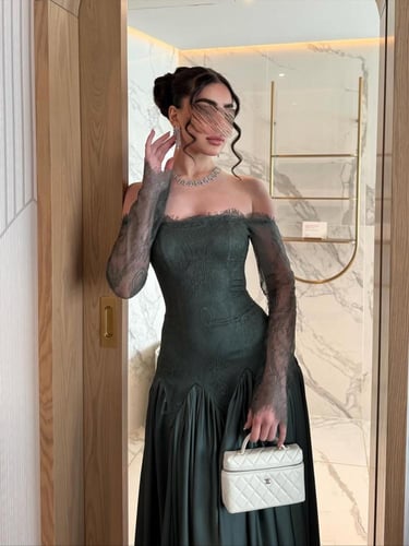 فستان سهرة أخضر بتصميم أوف شولدر فخم