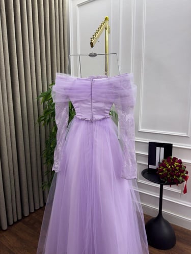 فستان سهرة بنفسجي بتصميم كورسيه ملكي