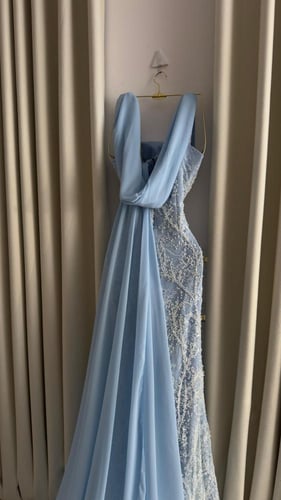 فستان سهرة سماوي مطرز بتفاصيل أنيقة – لمسة فاخرة ل...