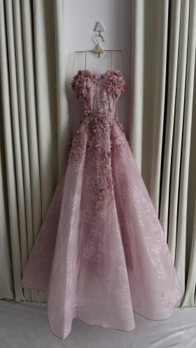 فستان سهرة وردي ملكي بتطريز ثلاثي الأبعاد لإطلالة...