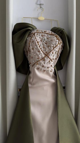 فستان سهرة بيج مطرز مع كاب زيتي فاخر