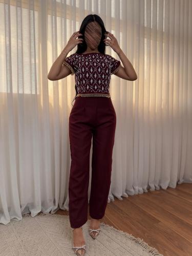 طقم "أصالة" التراثي - بلوزة مطرزة مع بنطال كلاسيكي...