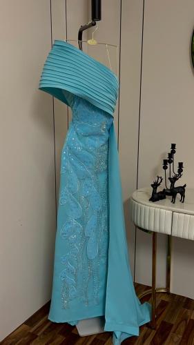 فستان سهرة أنيق بإطلالة فاخرة خالدة