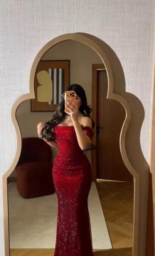 فستان سهرة "جليتر" أحمر بكسرات درابيه