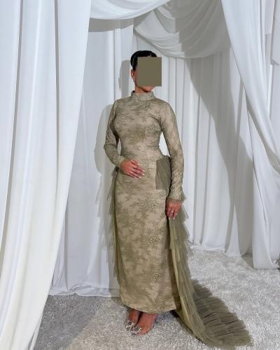 فستان سهرة زيتي دانتيل بتصميم راقٍ