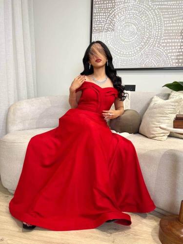 فستان سهرة أحمر ملكي بتصميم أوف شولدر