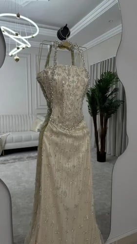 فستان سهرة "أوف وايت" مرصع بالكريستال الفاخر